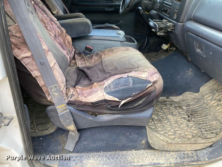 image for item DJ6182 2000 Ford F250 Super Duty XLT  Crew Cab flatbed pickup truck