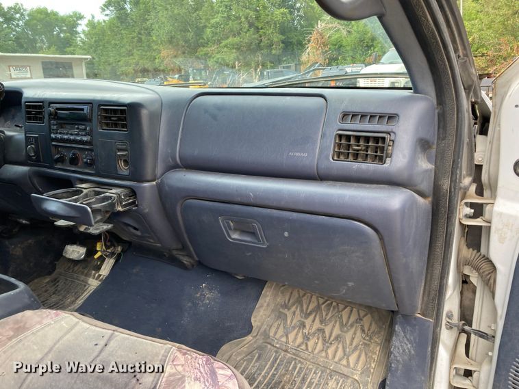 image for item DJ6182 2000 Ford F250 Super Duty XLT  Crew Cab flatbed pickup truck