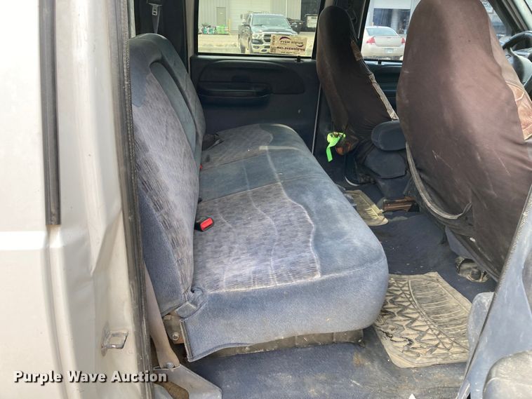 image for item DJ6182 2000 Ford F250 Super Duty XLT  Crew Cab flatbed pickup truck