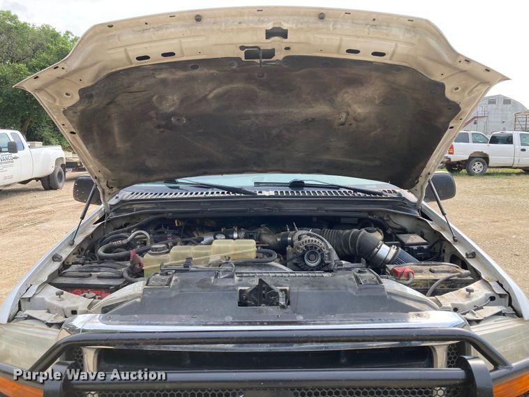 image for item DJ6182 2000 Ford F250 Super Duty XLT  Crew Cab flatbed pickup truck