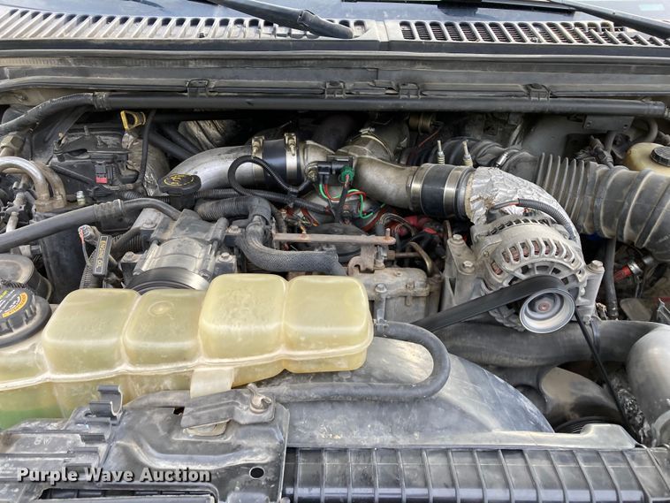 image for item DJ6182 2000 Ford F250 Super Duty XLT  Crew Cab flatbed pickup truck