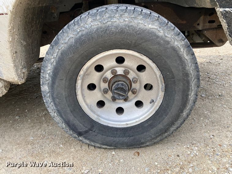 image for item DJ6182 2000 Ford F250 Super Duty XLT  Crew Cab flatbed pickup truck