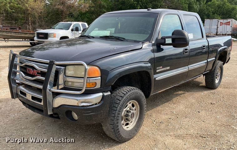 image for item DJ6183 2003 GMC Sierra 2500HD  Crew Cab pickup truck