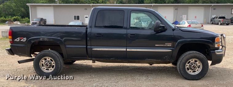 image for item DJ6183 2003 GMC Sierra 2500HD  Crew Cab pickup truck