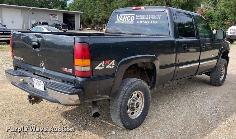 image for item DJ6183 2003 GMC Sierra 2500HD  Crew Cab pickup truck