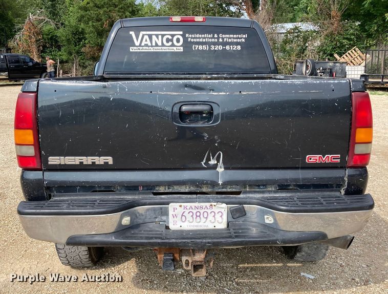 image for item DJ6183 2003 GMC Sierra 2500HD  Crew Cab pickup truck