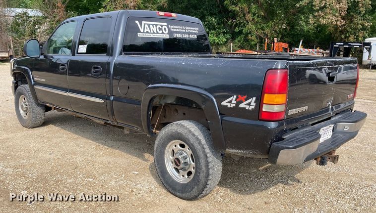 image for item DJ6183 2003 GMC Sierra 2500HD  Crew Cab pickup truck