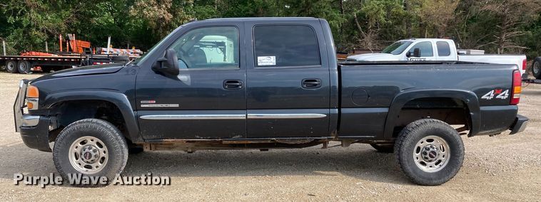 image for item DJ6183 2003 GMC Sierra 2500HD  Crew Cab pickup truck