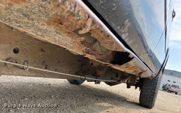 image for item DJ6183 2003 GMC Sierra 2500HD  Crew Cab pickup truck