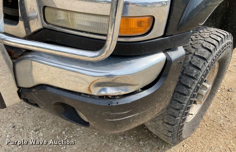 image for item DJ6183 2003 GMC Sierra 2500HD  Crew Cab pickup truck