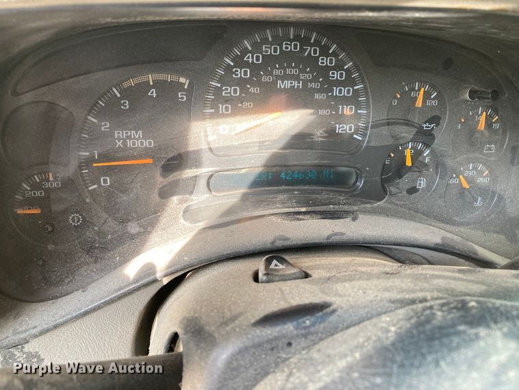 image for item DJ6183 2003 GMC Sierra 2500HD  Crew Cab pickup truck