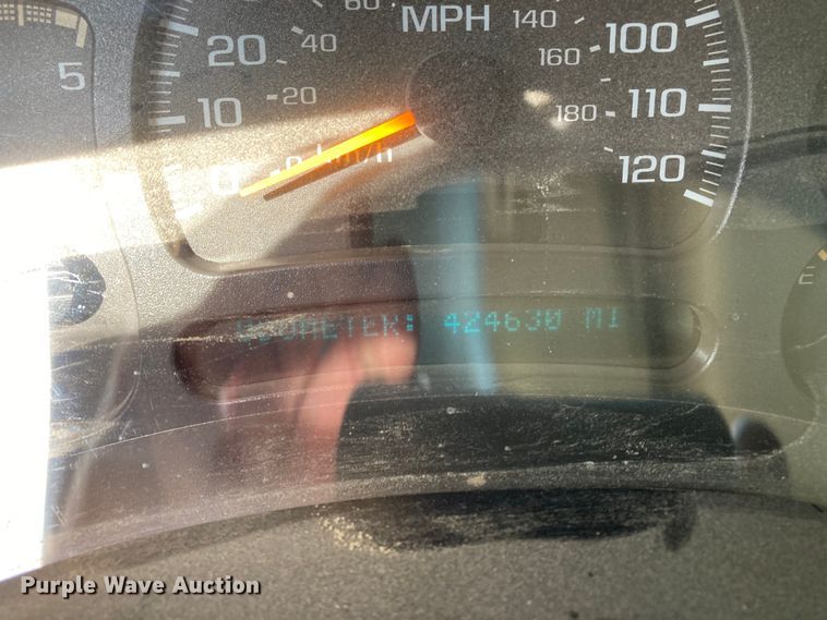 image for item DJ6183 2003 GMC Sierra 2500HD  Crew Cab pickup truck