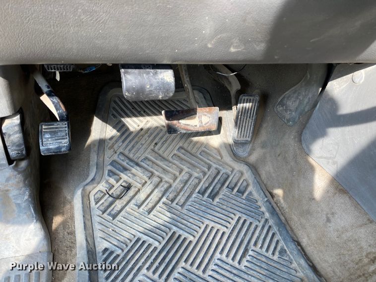 image for item DJ6183 2003 GMC Sierra 2500HD  Crew Cab pickup truck