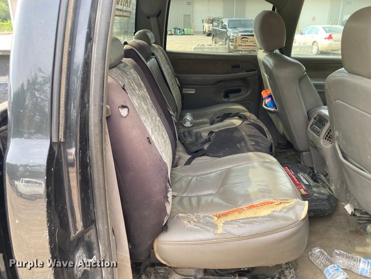 image for item DJ6183 2003 GMC Sierra 2500HD  Crew Cab pickup truck