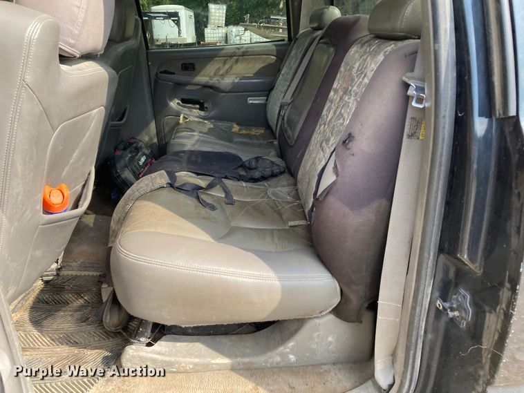 image for item DJ6183 2003 GMC Sierra 2500HD  Crew Cab pickup truck