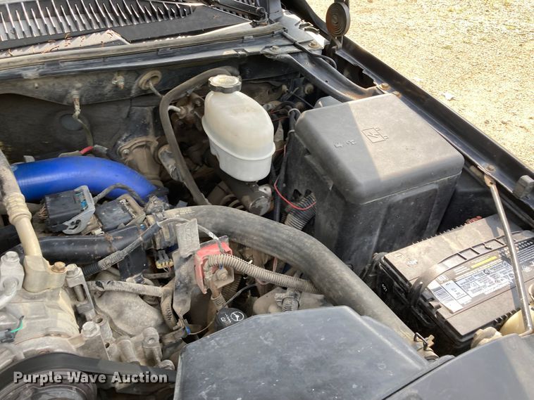 image for item DJ6183 2003 GMC Sierra 2500HD  Crew Cab pickup truck