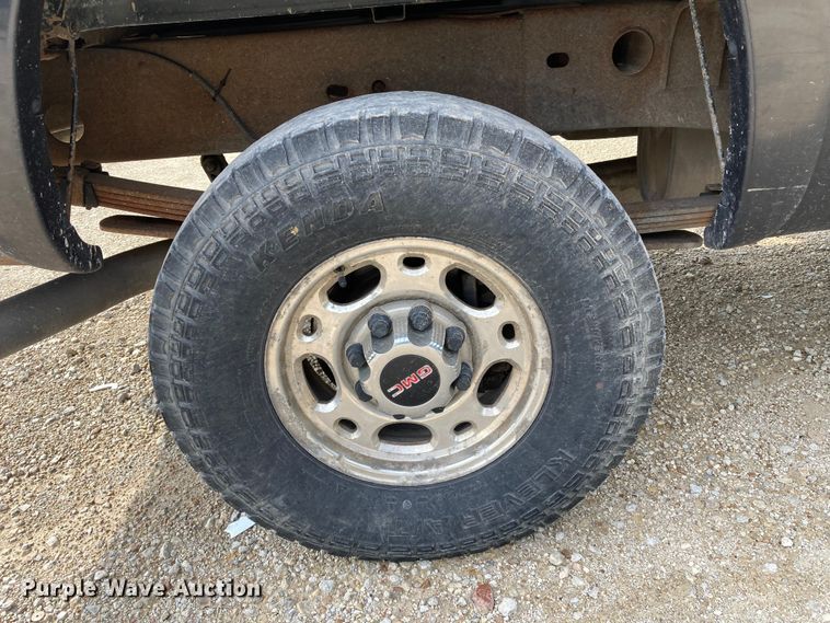 image for item DJ6183 2003 GMC Sierra 2500HD  Crew Cab pickup truck