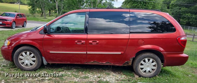image for item DK1971 2005 Chrysler Town & County Touring  van