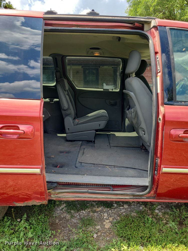 image for item DK1971 2005 Chrysler Town & County Touring  van