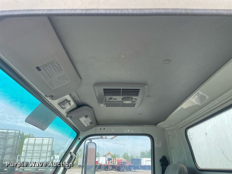 image for item DL3766 2005 GMC W4500  box truck