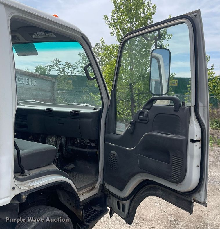 image for item DL3766 2005 GMC W4500  box truck