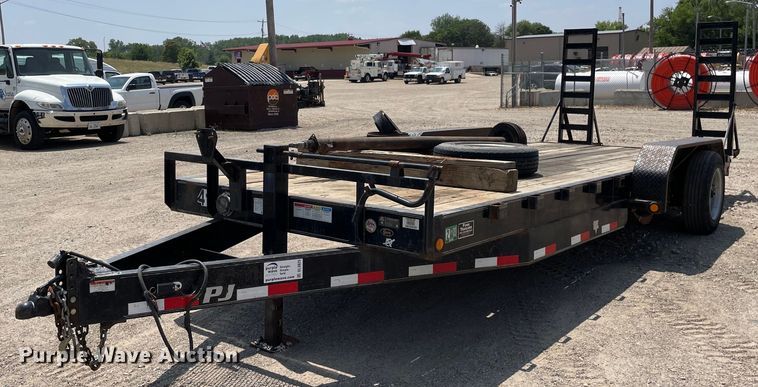 image for item DL3825 2017 PJ Trailers C8202  equipment trailer