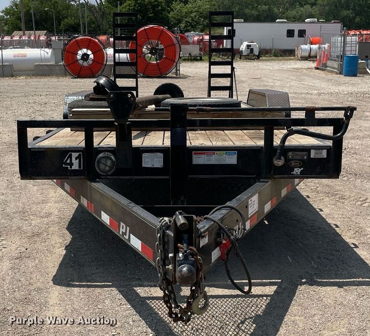 image for item DL3825 2017 PJ Trailers C8202  equipment trailer