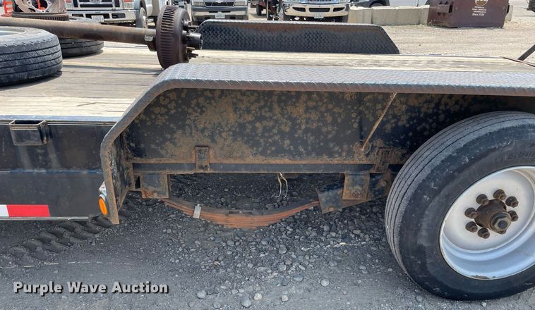 image for item DL3825 2017 PJ Trailers C8202  equipment trailer