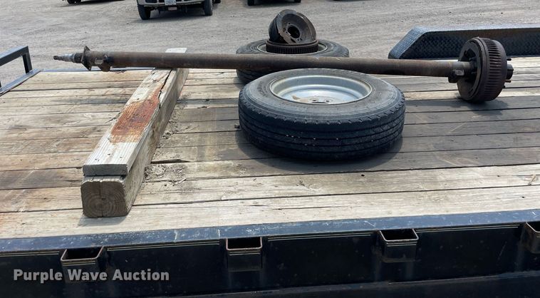 image for item DL3825 2017 PJ Trailers C8202  equipment trailer