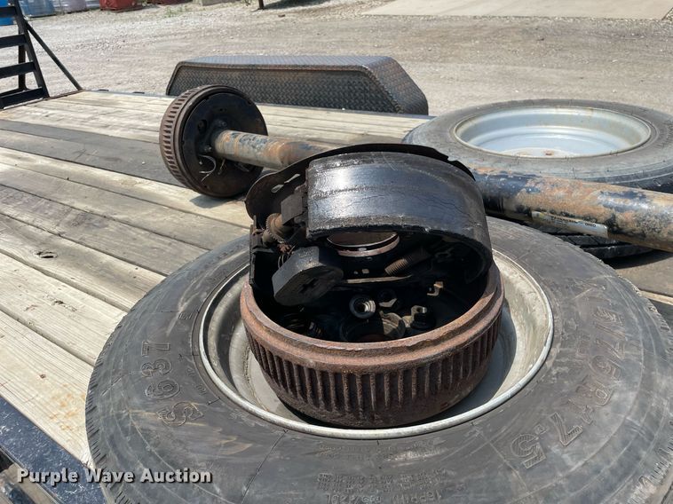 image for item DL3825 2017 PJ Trailers C8202  equipment trailer