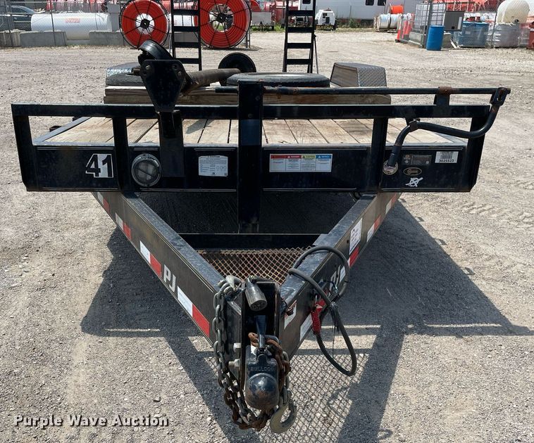 image for item DL3825 2017 PJ Trailers C8202  equipment trailer