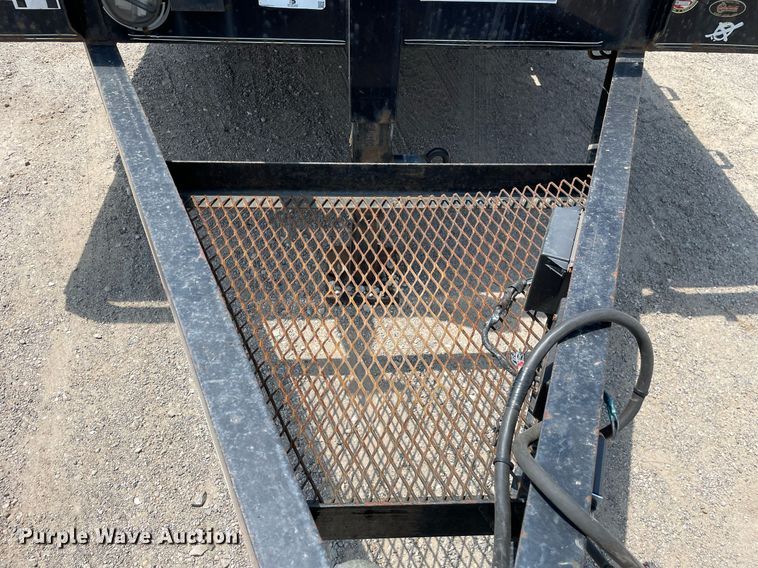 image for item DL3825 2017 PJ Trailers C8202  equipment trailer