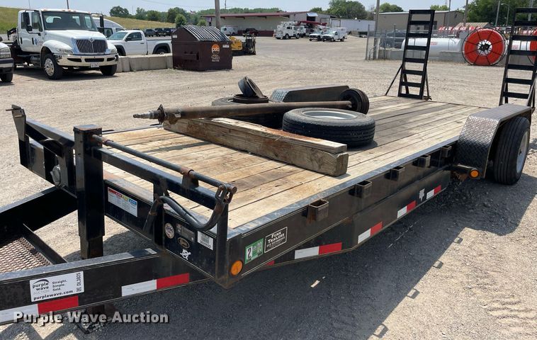 image for item DL3825 2017 PJ Trailers C8202  equipment trailer