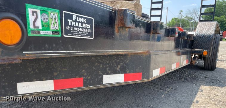 image for item DL3825 2017 PJ Trailers C8202  equipment trailer