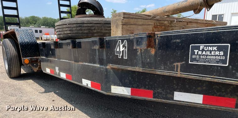 image for item DL3825 2017 PJ Trailers C8202  equipment trailer