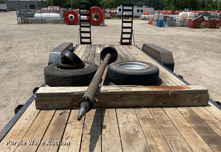 image for item DL3825 2017 PJ Trailers C8202  equipment trailer