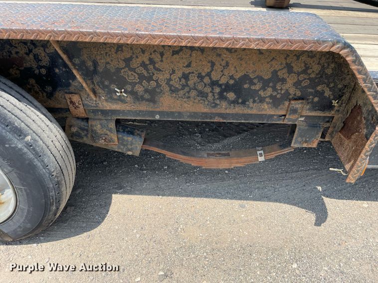 image for item DL3825 2017 PJ Trailers C8202  equipment trailer