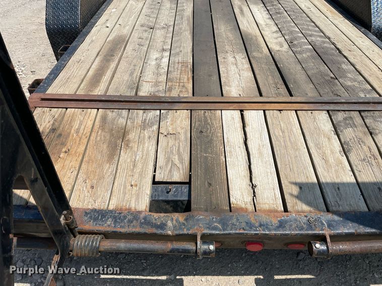 image for item DL3825 2017 PJ Trailers C8202  equipment trailer