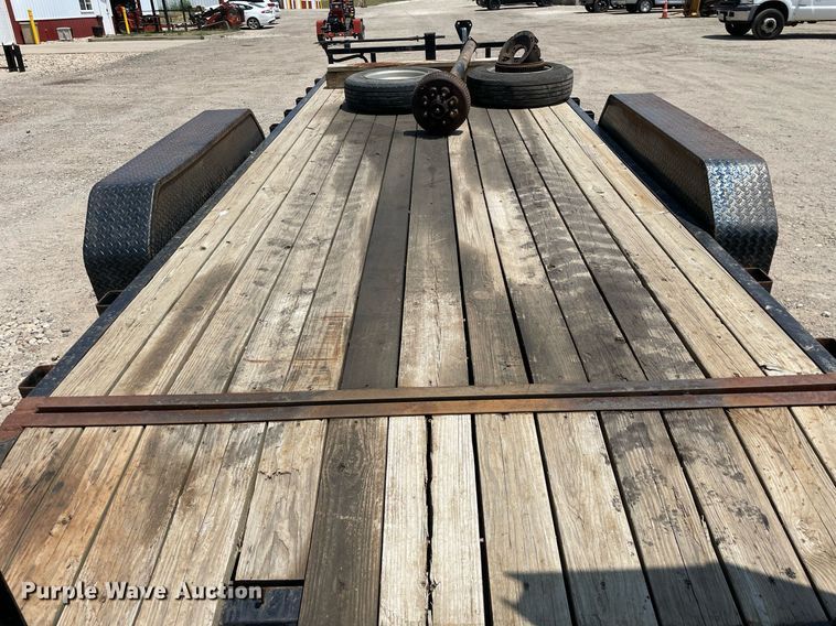 image for item DL3825 2017 PJ Trailers C8202  equipment trailer