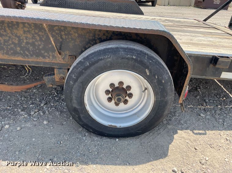 image for item DL3825 2017 PJ Trailers C8202  equipment trailer