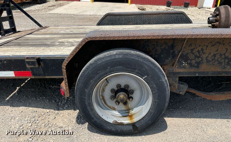 image for item DL3825 2017 PJ Trailers C8202  equipment trailer