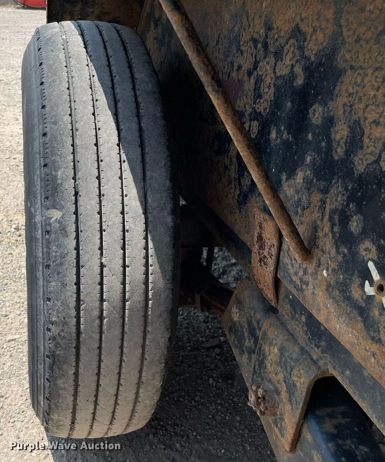 image for item DL3825 2017 PJ Trailers C8202  equipment trailer