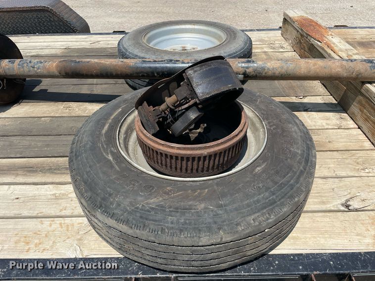 image for item DL3825 2017 PJ Trailers C8202  equipment trailer