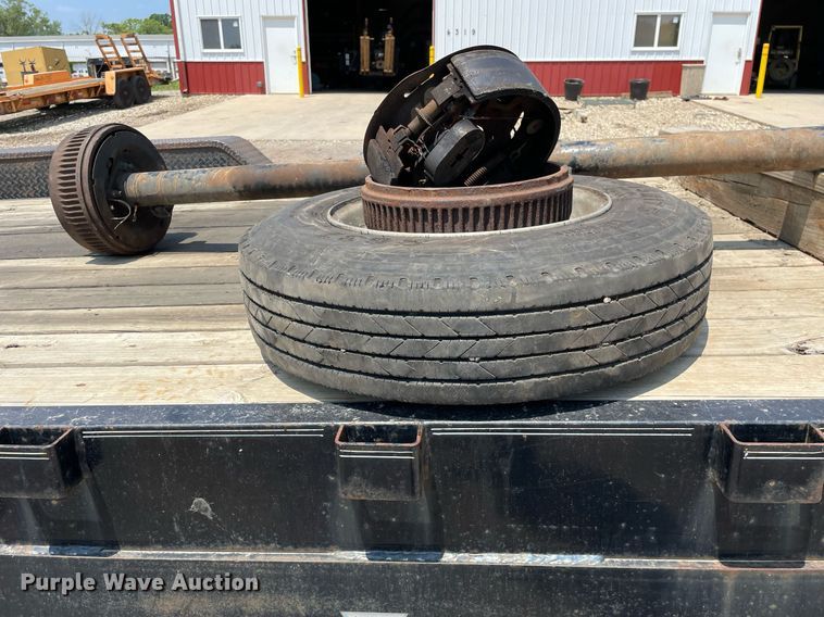 image for item DL3825 2017 PJ Trailers C8202  equipment trailer