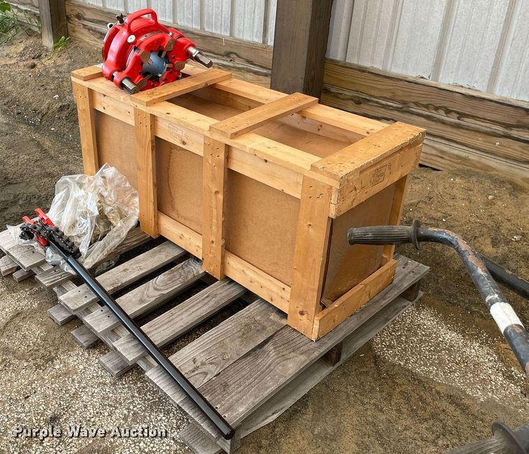 image for item DL3842 Ridgid 141  manual pipe threader