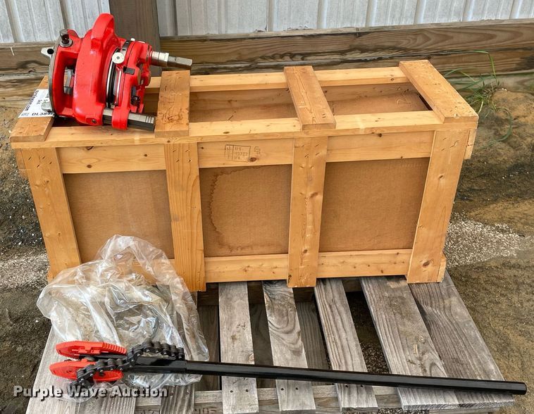 image for item DL3842 Ridgid 141  manual pipe threader