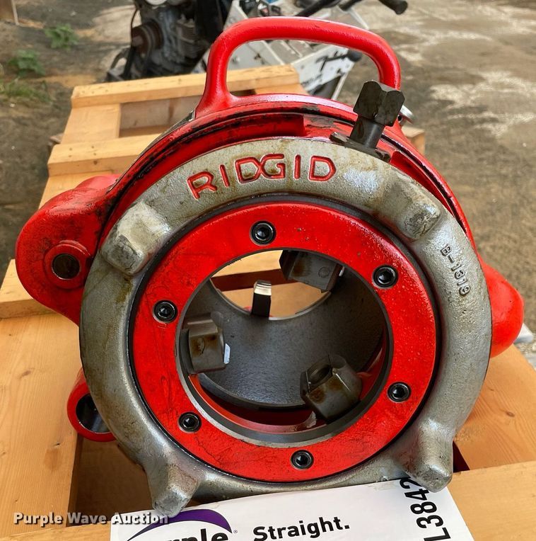 image for item DL3842 Ridgid 141  manual pipe threader
