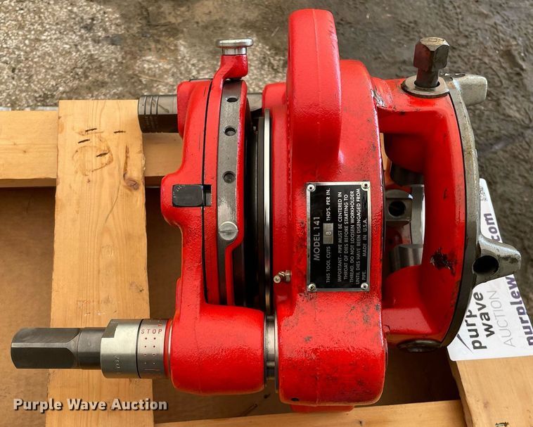 image for item DL3842 Ridgid 141  manual pipe threader