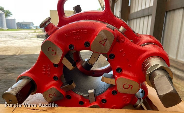 image for item DL3842 Ridgid 141  manual pipe threader