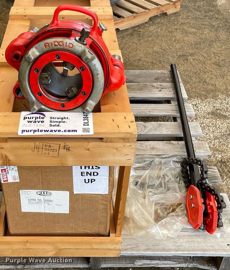 image for item DL3842 Ridgid 141  manual pipe threader